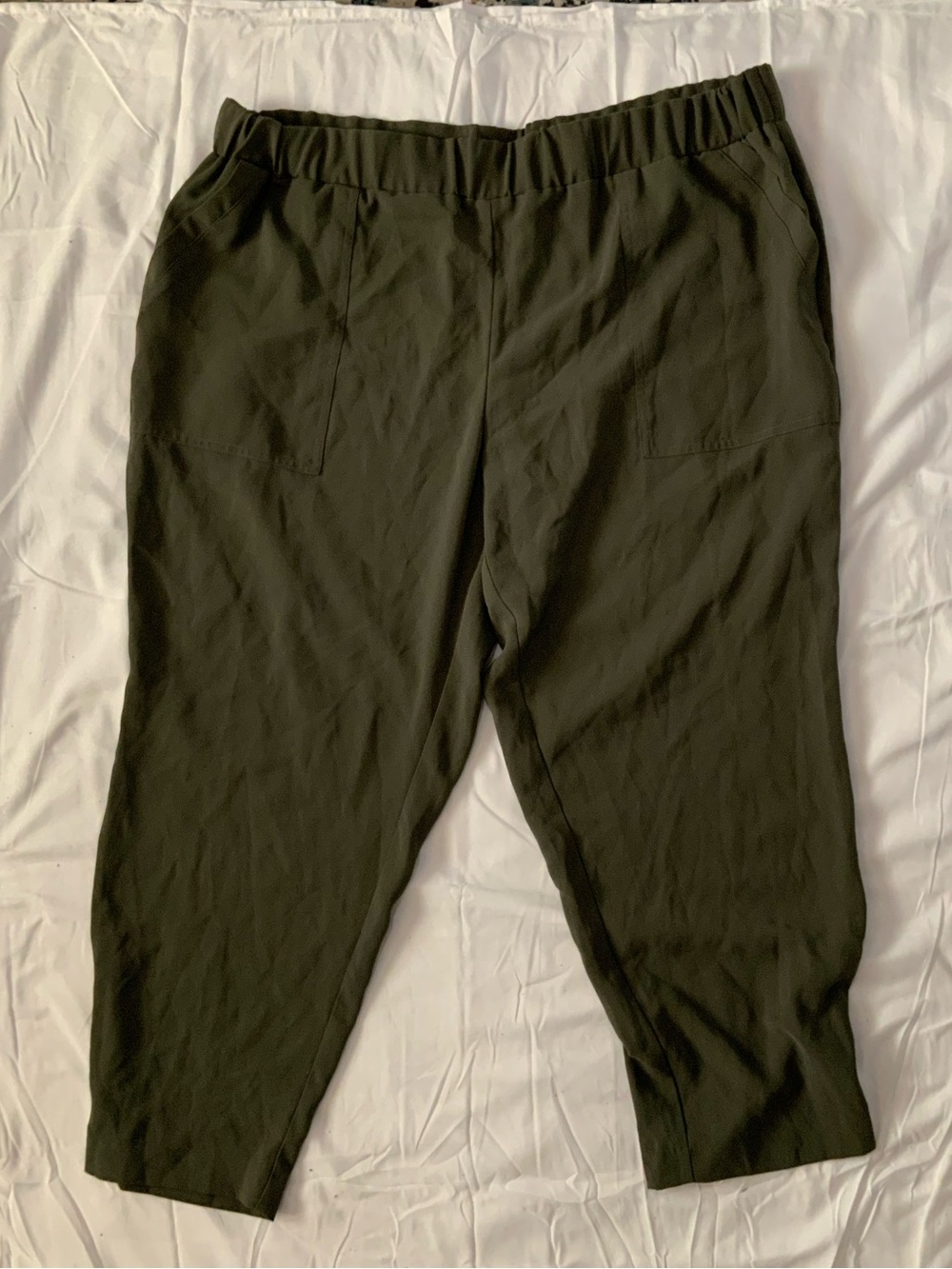 Ava & Viv Olive Green Pull-On Cropped Pants
